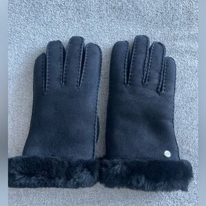 UGG Genuine Dyed Shearling Black Fur-Lined & Trim Gloves